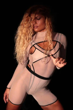 Rolling Lara Tulle Sleeves - Beige/Black -Rad Store 14 5 7 728 bolerocrop2 1