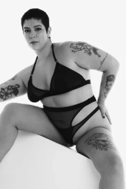 Rolling Linger Triangle Top - Black -Rad Store 17 7 1 166 5CDA5933B7A246E0A645FE01D11F184D b55f04d4 4fdf 4569 9356 3879dc572aab