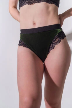 Sorte Velvet Adore Shorts - Seaweed -Rad Store ADORE 16