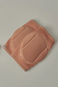 Queen Grippy Kneepads - Caramel -Rad Store Caramelgrip