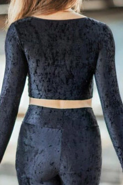 Dragonfly Pavi Crop Top - Velvet Black -Rad Store DF Pavi Velvet black 03213 540x 1a6844a8 a630 4390 bbe6 a17341332c4c