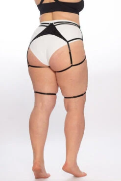 Queen Garter Belt - Black Shine 13 Queen Garter Belt - Black Shine -Rad Store GarterbeltBlackShine3e