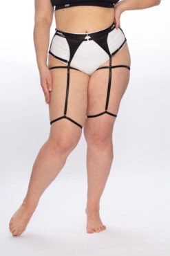 Queen Garter Belt - Black Shine 11 Queen Garter Belt - Black Shine -Rad Store Garterbeltblack2e