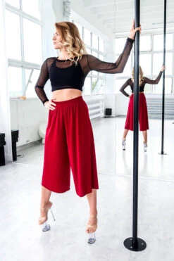 REV ACTIV Mesh Long Sleeved Crop Top - Black -Rad Store IMG 6339 1 793feba1 083c 4f70 a3c9 3d16b9cb4dea 1