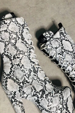 Hella Heels Mamba Boots - 7inch 7 Hella Heels Mamba Boots - 7inch -Rad Store Mamba7inch2 5e1824da c59f 4d2c b4a7 77024fde785f