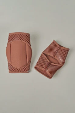 Queen Grippy Kneepads - Mocha -Rad Store Mocha 1