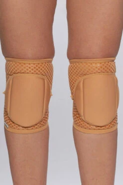 Queen Grippy Kneepads - Caramel -Rad Store NudeCaramelGrip1