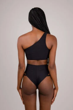 FANNA Flow Top - Black -Rad Store r 1J2A4277 c8a84001 abcd 4173 96fb 48ecaf25eb8e